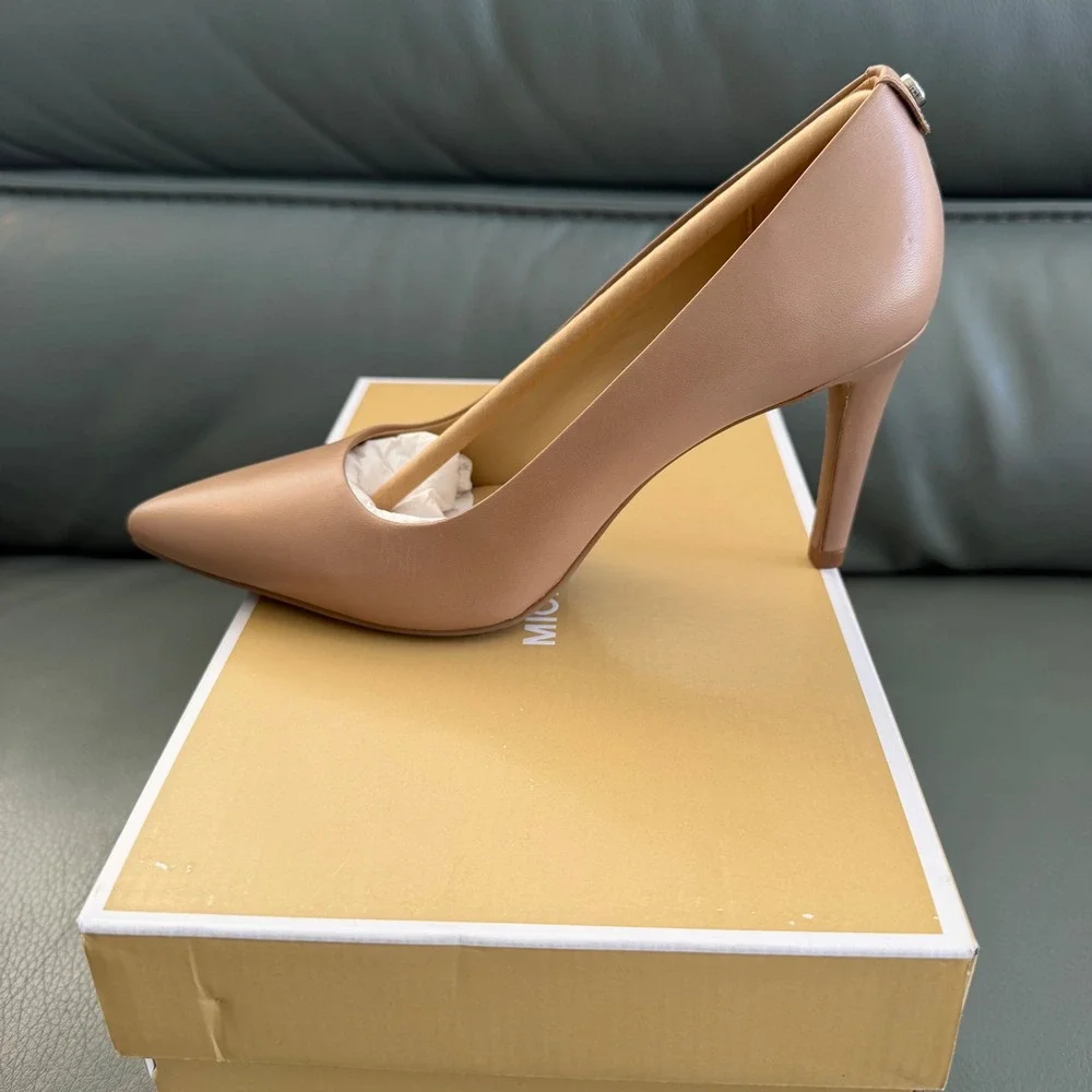 Michael Kors Dorothy Flex Pump Leather Dark Khaki Pointed Toe Heels US 5.5M